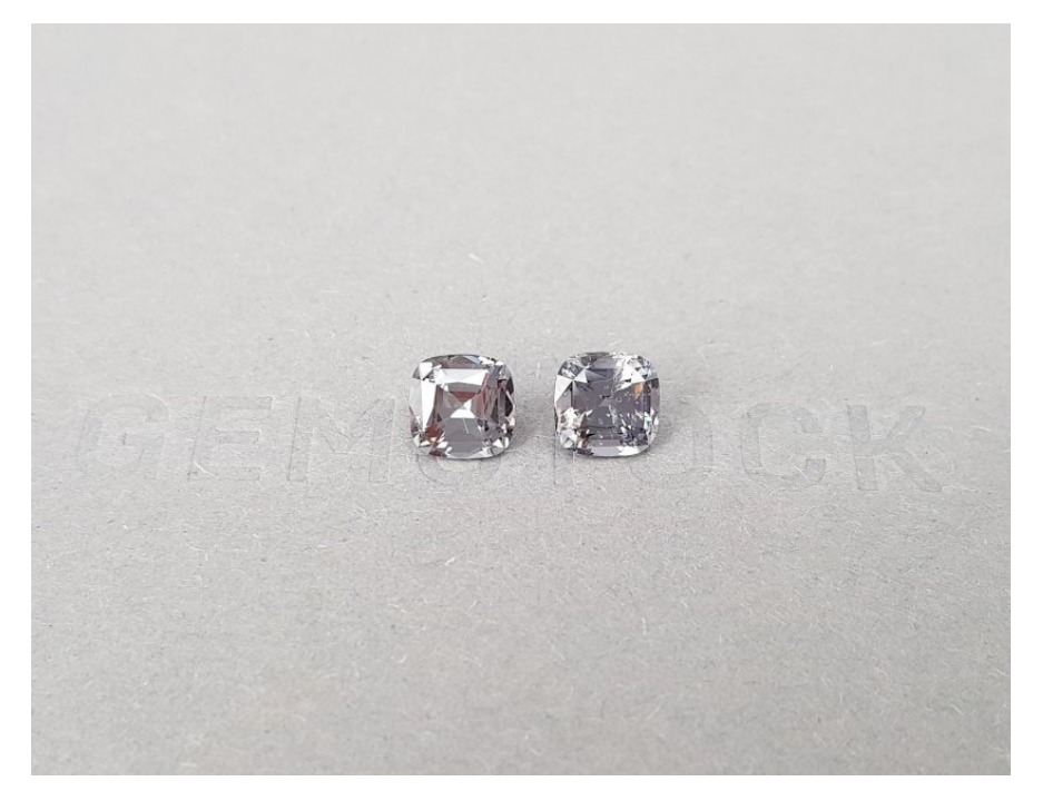Gray-Violet spinel pair