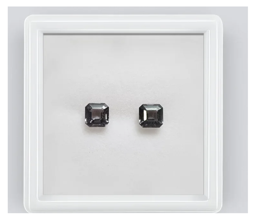 Gray spinel pair