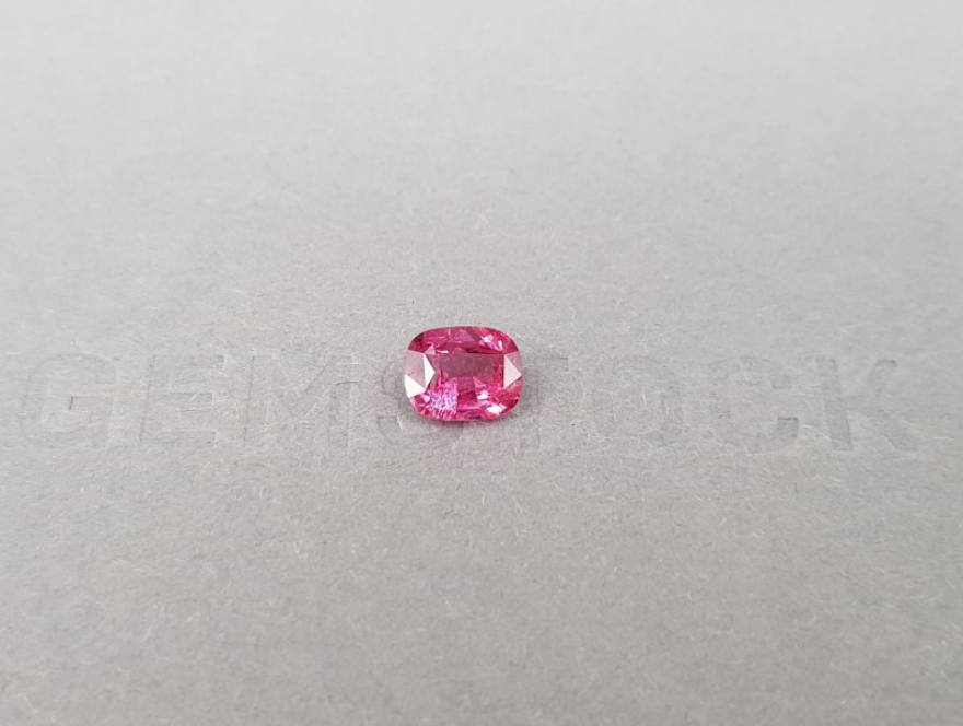 Vivid pink spinel