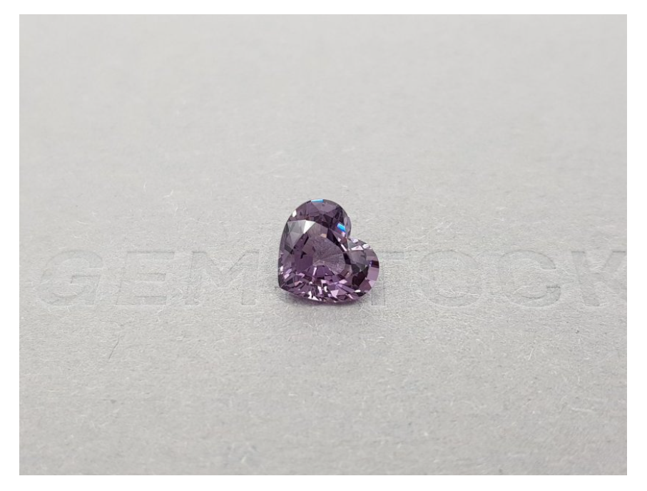 Grayish purple spinel