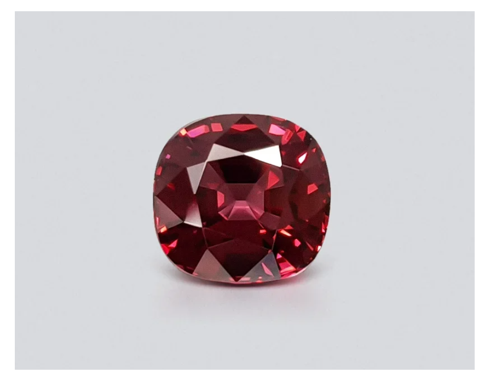 Intense red spinel