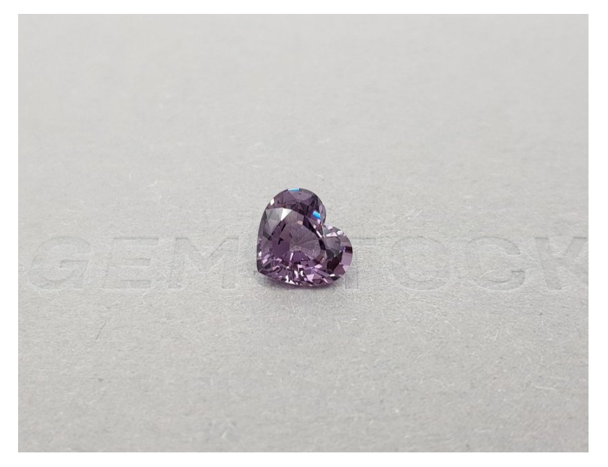 Grayish purple spinel