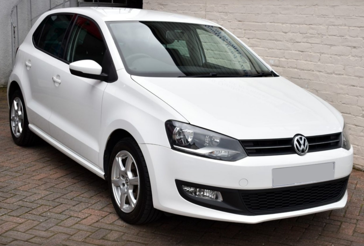 Volkswagen Polo (White)