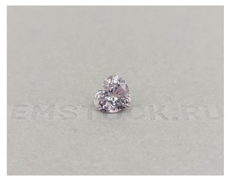Lilac steel spinel