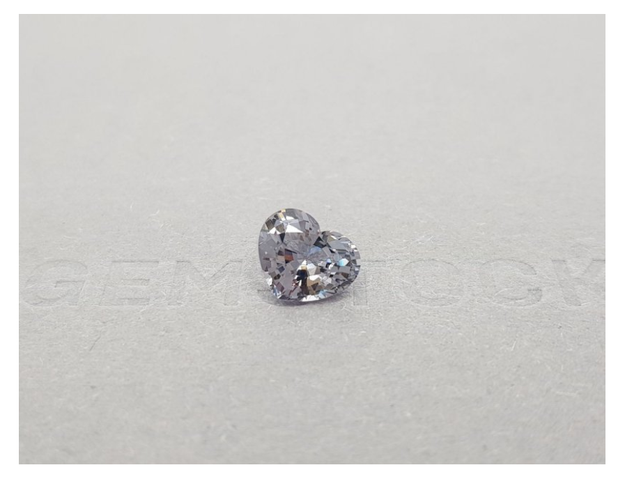 Light gray spinel